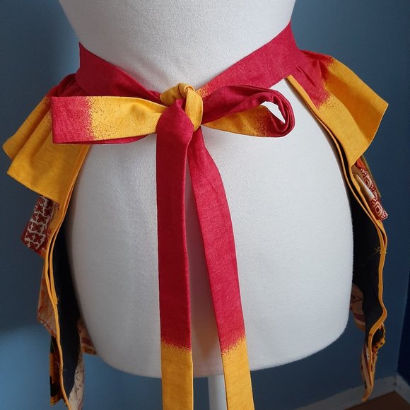 Flirty - Artsy Entertaining Apron / Ruffles / Size L - Picture 4 of 8